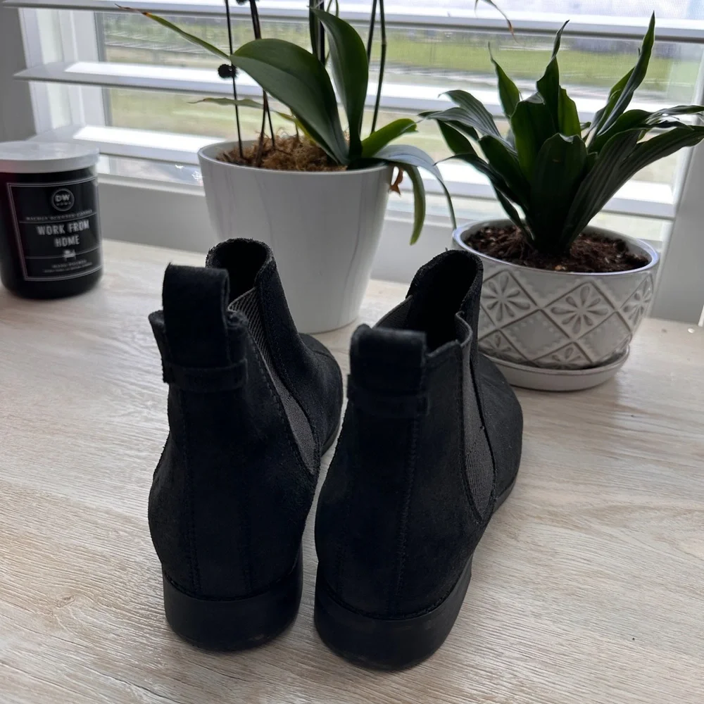 Toms Black Suede Women’s Chelsea Boots - Picture 5 of 8